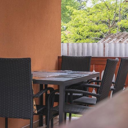 Olajos Apartman Hotel Berekfurdo Ngoại thất bức ảnh