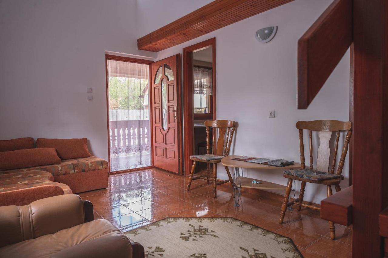 Olajos Apartman Hotel Berekfurdo Ngoại thất bức ảnh
