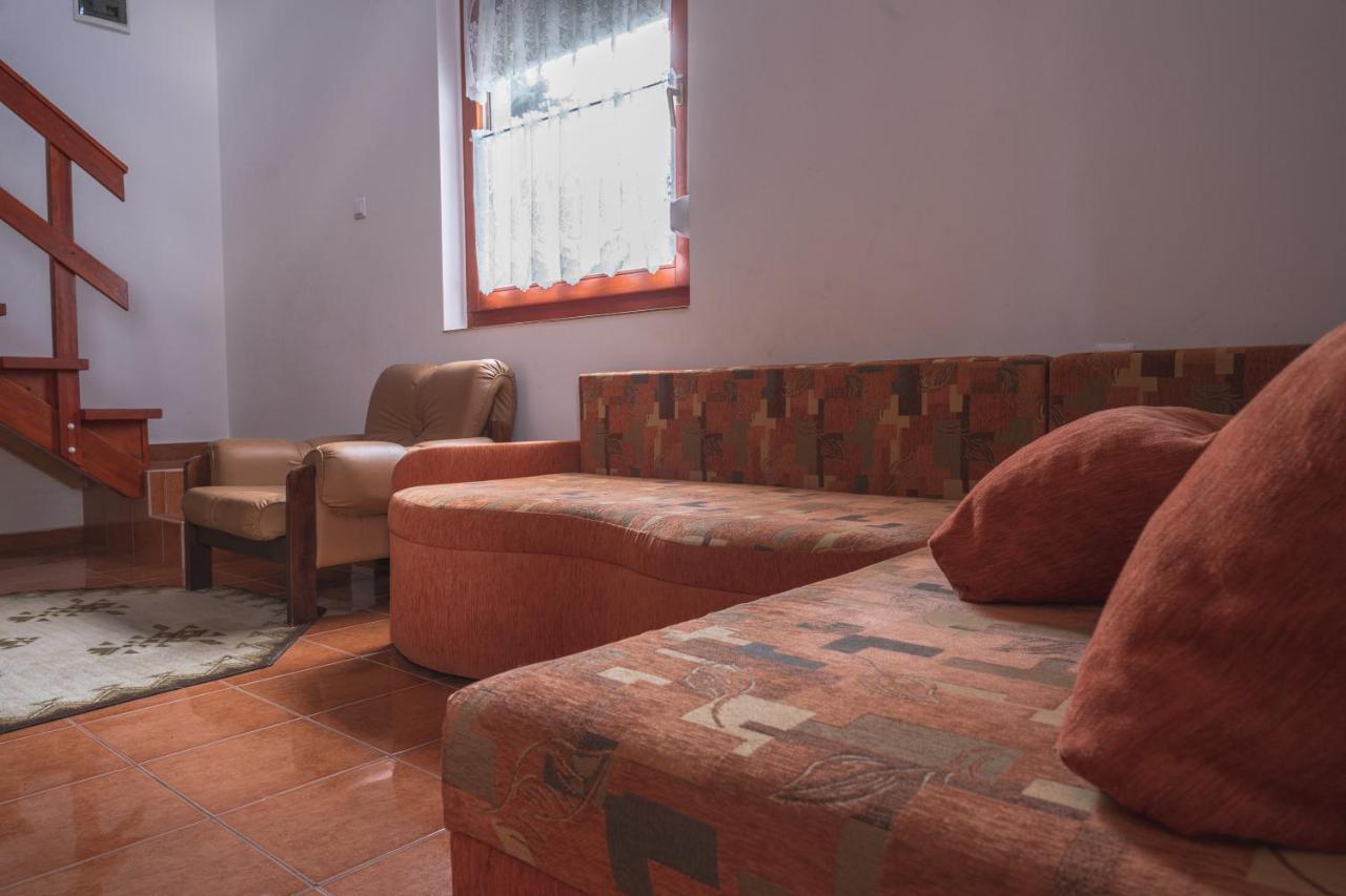 Olajos Apartman Hotel Berekfurdo Ngoại thất bức ảnh